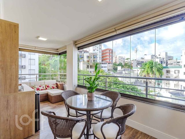 Apartamento com 125m², 3 dormitórios, 2 vagas, Menino Deus em Porto Alegre