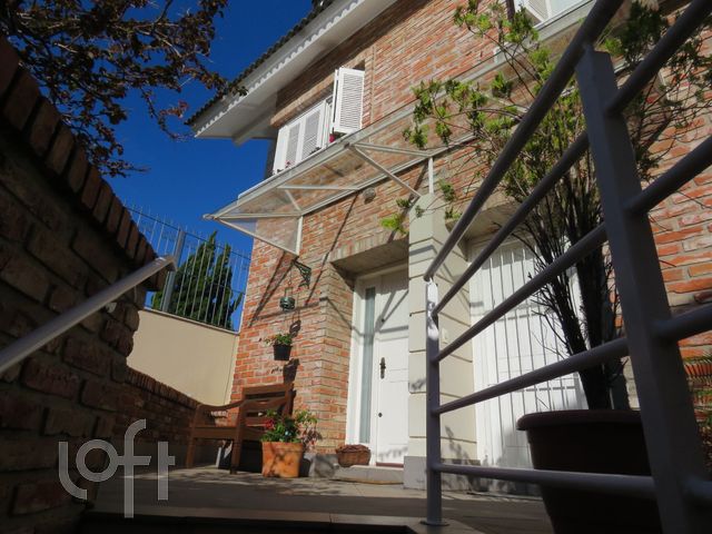 Casa em Condomínio com 168m², 3 dormitórios, 1 suíte, 2 vagas, Chácara das Pedras em Porto Alegre