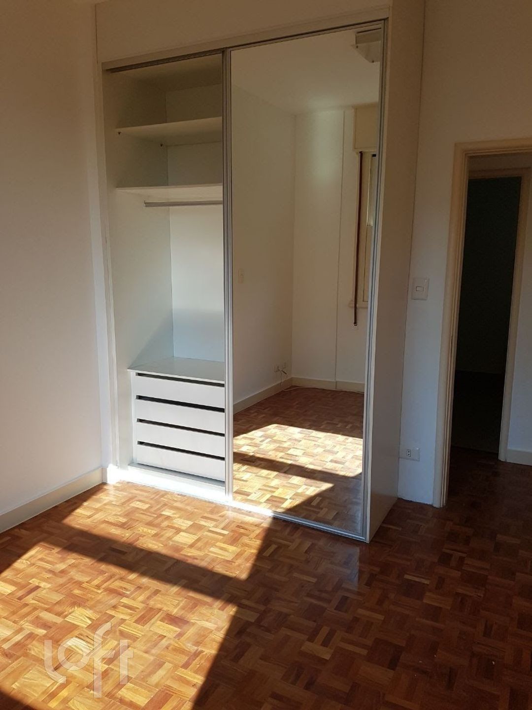 Apartamento à venda com 2 quartos, 75m² - Foto 4