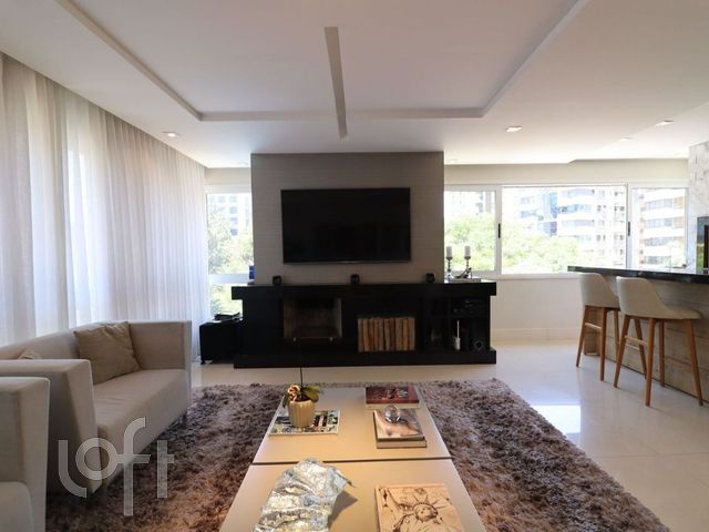 Apartamento com 140m², 3 dormitórios, 3 suítes, 2 vagas, Petrópolis em Porto Alegre