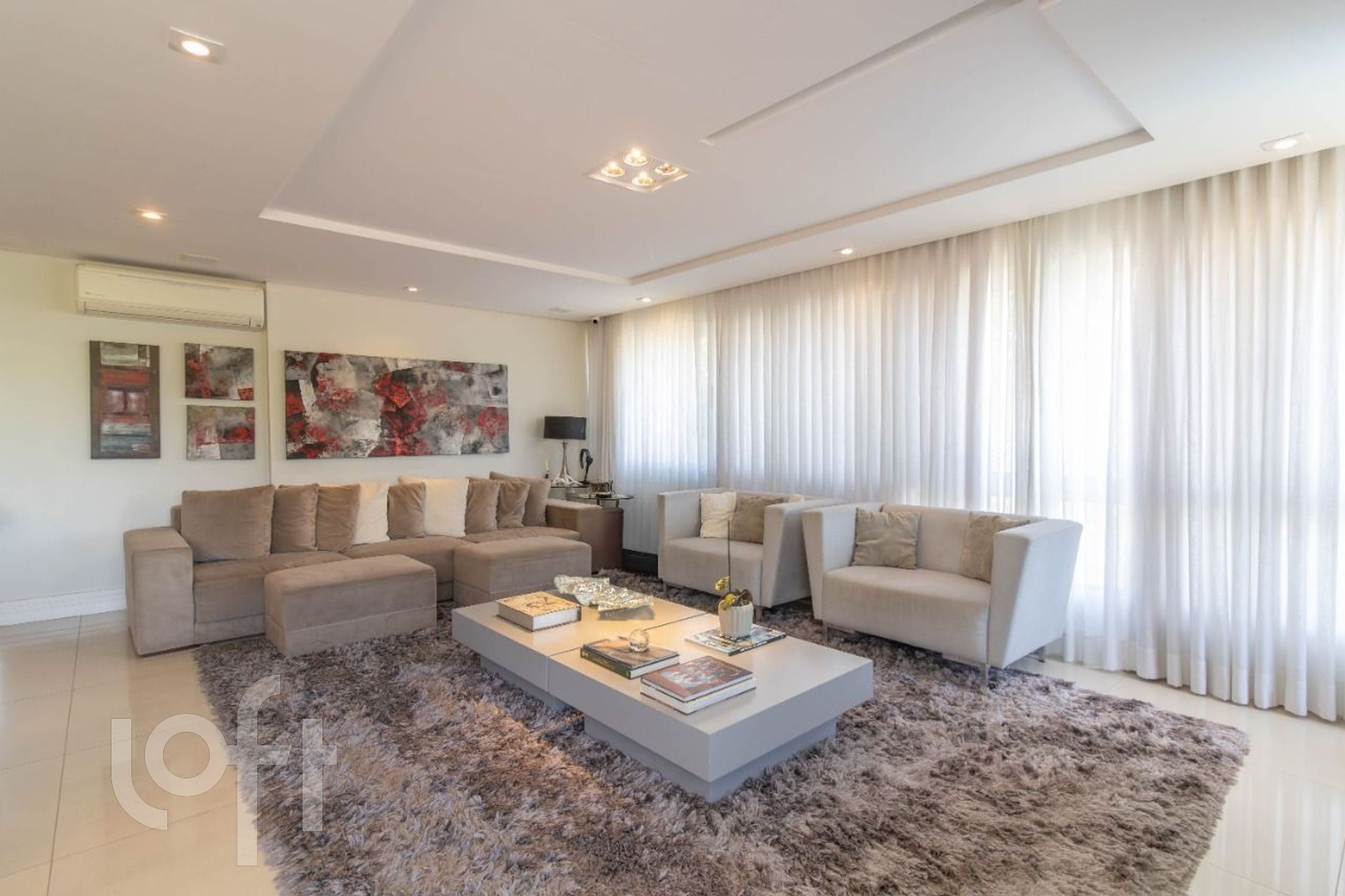 Apartamento com 140m², 3 dormitórios, 3 suítes, 2 vagas, Petrópolis em Porto Alegre