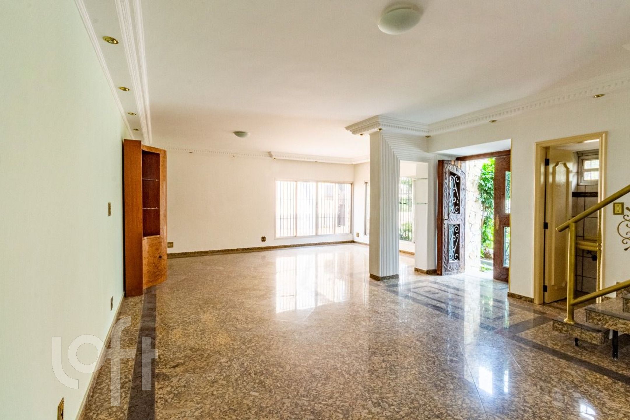 Casa à venda com 5 quartos, 261m² - Foto 2