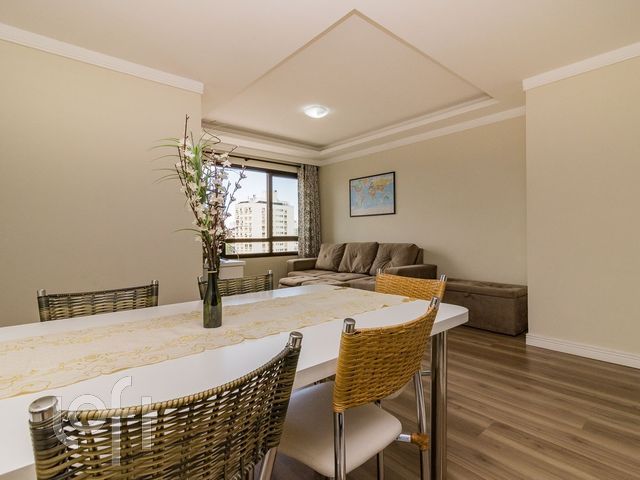 Apartamento com 74m², 3 dormitórios, 1 suíte, 2 vagas, Rio Branco em Porto Alegre