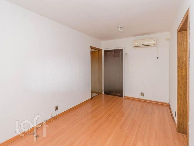 Apartamento com 68m², 2 dormitórios, 1 suíte, 1 vaga, Petrópolis em Porto Alegre
