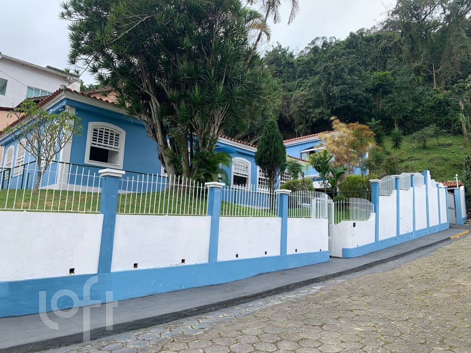 Casa Residencial com 450m², 4 quartos, 1 suíte, no bairro Saco dos limões em Florianópolis