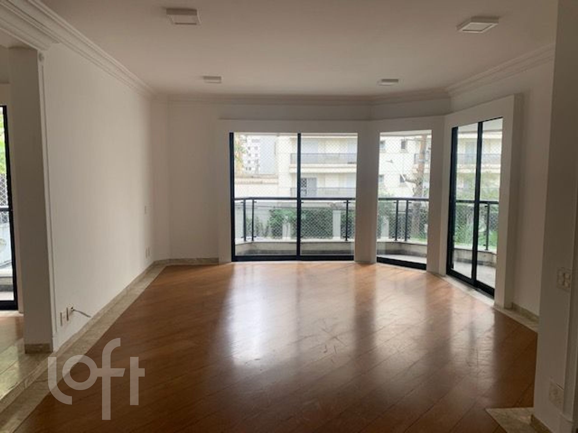 Apartamento à venda com 3 quartos, 197m² - Foto 2