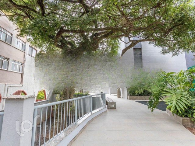 Apartamento com 71m², 2 dormitórios, 1 vaga, Higienópolis em Porto Alegre