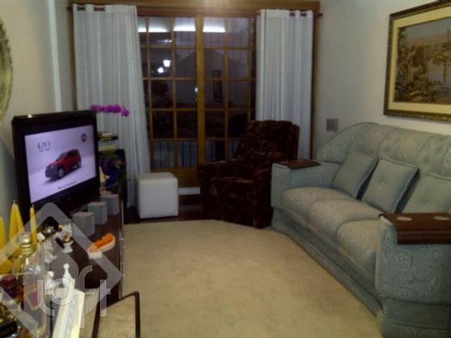 Casa com 227m², 3 dormitórios, 1 suíte, 8 vagas, Petrópolis em Porto Alegre