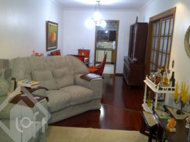 Casa com 227m², 3 dormitórios, 1 suíte, 8 vagas, Petrópolis em Porto Alegre