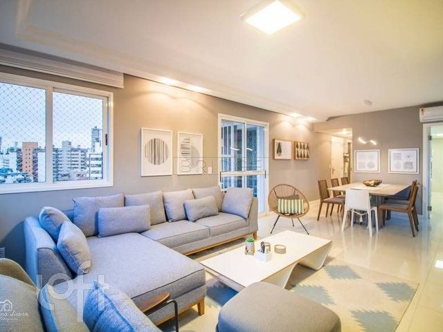 Apartamento com 137m², 3 dormitórios, 3 suítes, 3 vagas, Petrópolis em Porto Alegre