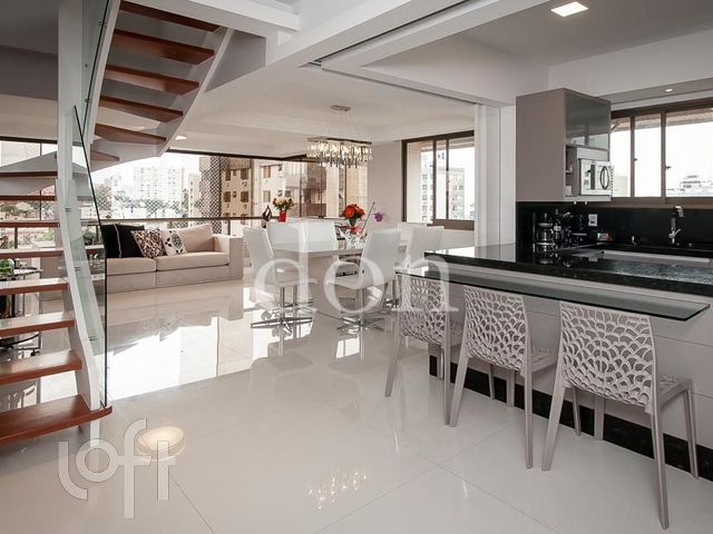 Apartamento com 284m², 3 dormitórios, 1 suíte, 2 vagas, Bela Vista em Porto Alegre