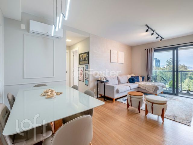 Apartamento com 74m², 2 dormitórios, 1 suíte, 2 vagas, Petrópolis em Porto Alegre