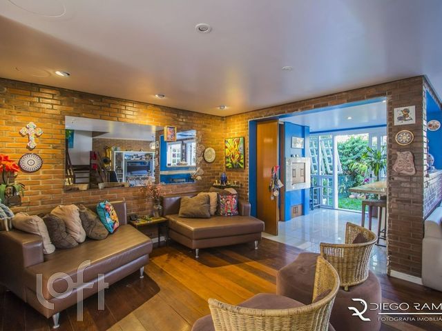 Casa com 200m², 4 dormitórios, 1 suíte, 3 vagas, Chácara das Pedras em Porto Alegre