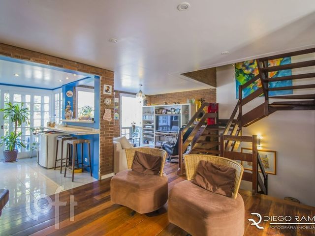 Casa com 200m², 4 dormitórios, 1 suíte, 3 vagas, Chácara das Pedras em Porto Alegre