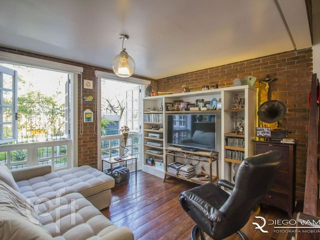 Casa com 200m², 4 dormitórios, 1 suíte, 3 vagas, Chácara das Pedras em Porto Alegre