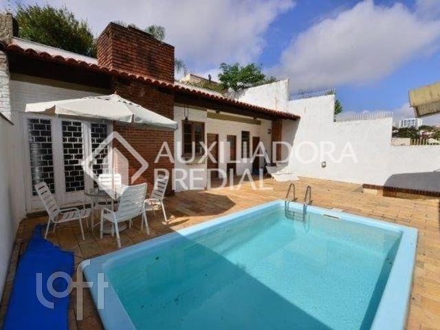 Casa com 223m², 4 dormitórios, 2 suítes, 3 vagas, Chácara das Pedras em Porto Alegre