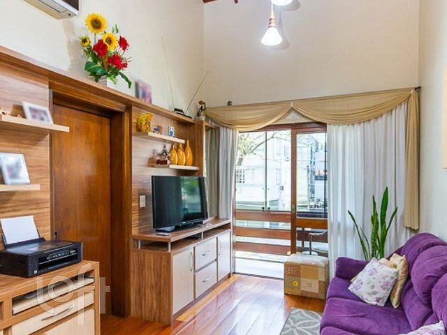 Casa com 214m², 3 dormitórios, 1 suíte, 2 vagas, Menino Deus em Porto Alegre