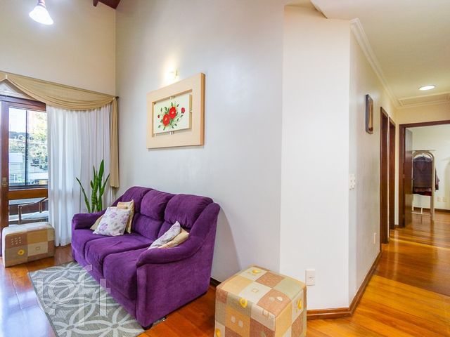 Casa com 214m², 3 dormitórios, 1 suíte, 2 vagas, Menino Deus em Porto Alegre