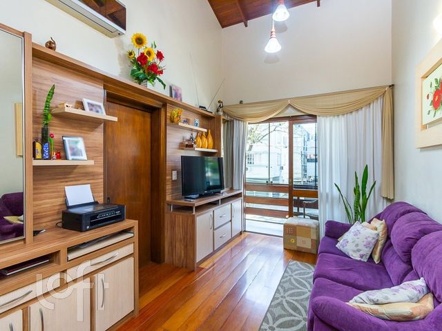 Casa com 214m², 3 dormitórios, 1 suíte, 2 vagas, Menino Deus em Porto Alegre