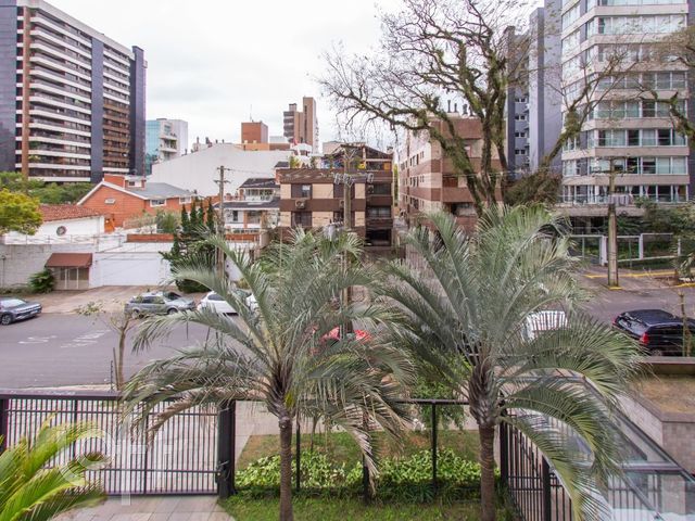 Apartamento com 107m², 2 dormitórios, 2 suítes, 3 vagas, Petrópolis em Porto Alegre