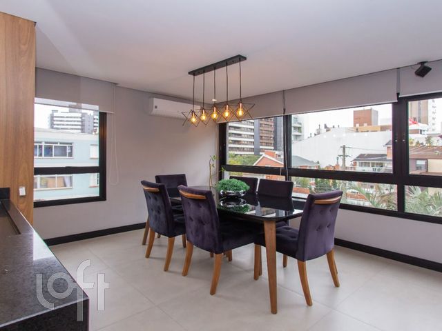 Apartamento com 107m², 2 dormitórios, 2 suítes, 3 vagas, Petrópolis em Porto Alegre