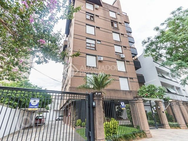 Apartamento com 260m², 3 dormitórios, 1 suíte, 2 vagas, Rio Branco em Porto Alegre