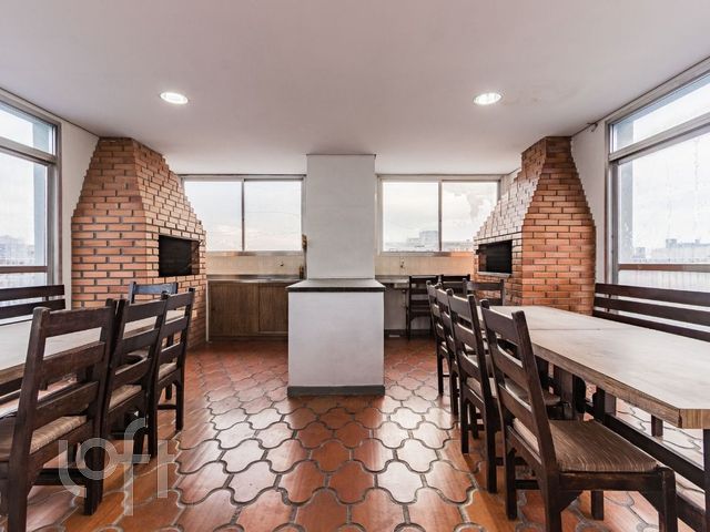 Apartamento com 75m², 2 dormitórios, 1 vaga, Floresta em Porto Alegre