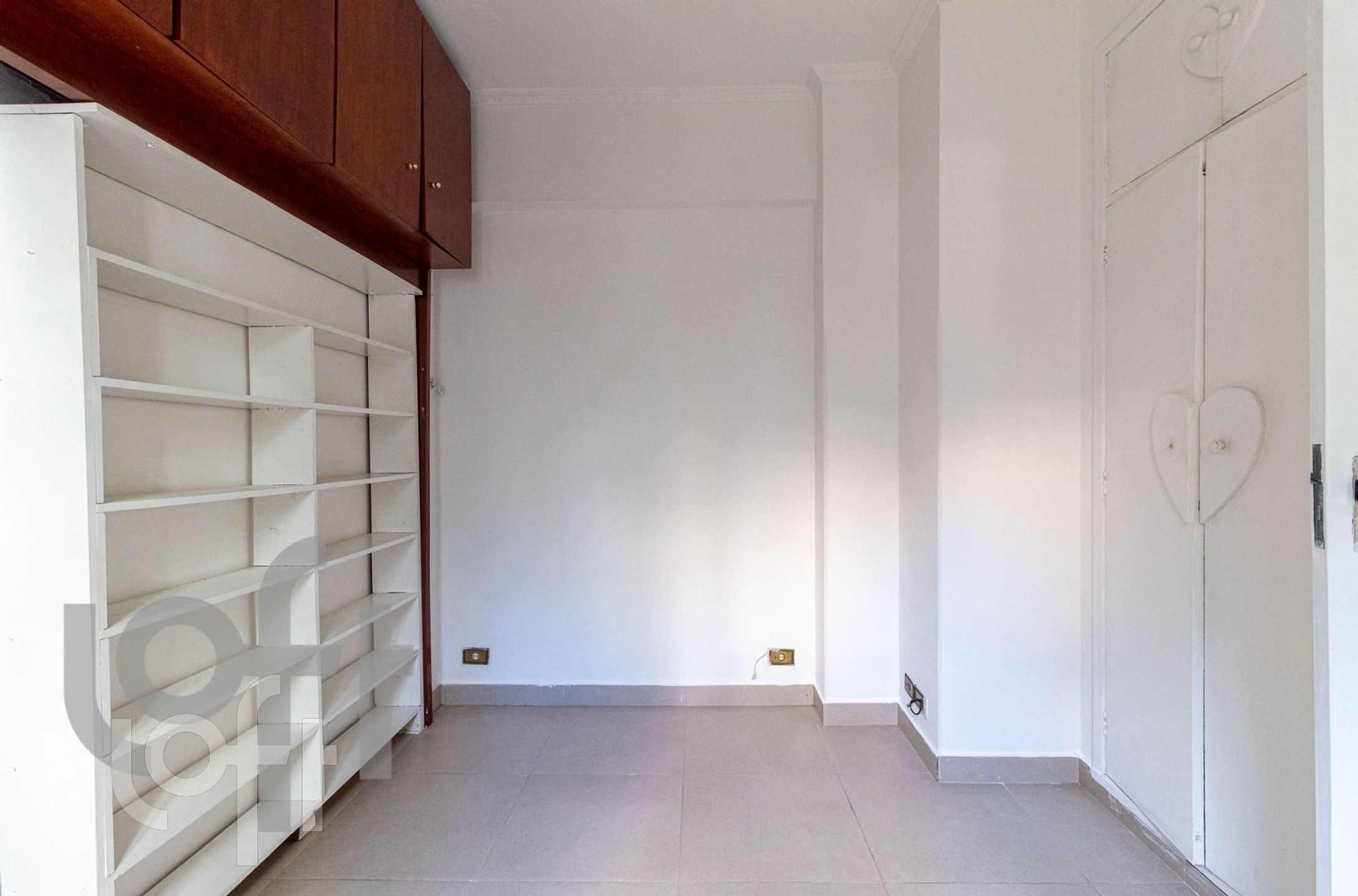 Apartamento à venda com 1 quarto, 38m² - Foto 2