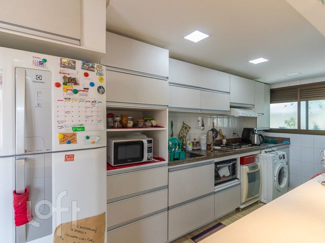 Apartamento com 80m², 3 dormitórios, 1 suíte, 2 vagas, Rio Branco em Porto Alegre