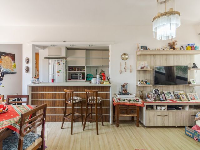 Apartamento com 80m², 3 dormitórios, 1 suíte, 2 vagas, Rio Branco em Porto Alegre