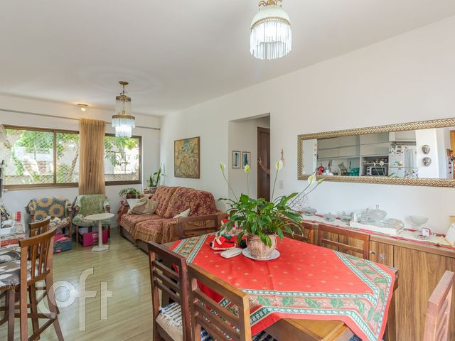 Apartamento com 80m², 3 dormitórios, 1 suíte, 2 vagas, Rio Branco em Porto Alegre