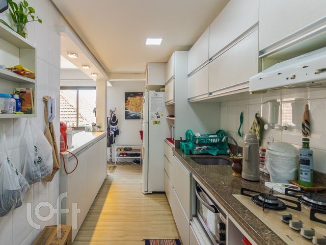 Apartamento com 80m², 3 dormitórios, 1 suíte, 2 vagas, Rio Branco em Porto Alegre