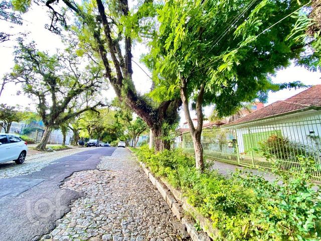 Casa com 654m², 3 dormitórios, Petrópolis em Porto Alegre