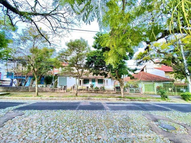 Casa com 654m², 3 dormitórios, Petrópolis em Porto Alegre