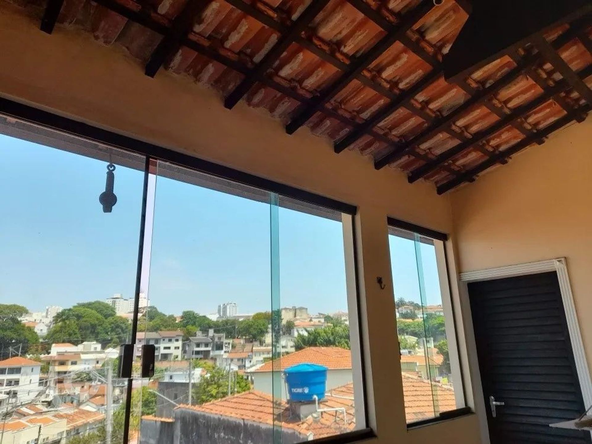 Casa à venda com 3 quartos, 250m² - Foto 1