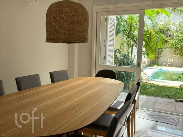 Casa com 226m², 4 dormitórios, 1 suíte, 4 vagas, Menino Deus em Porto Alegre