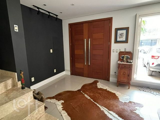 Casa com 226m², 4 dormitórios, 1 suíte, 4 vagas, Menino Deus em Porto Alegre