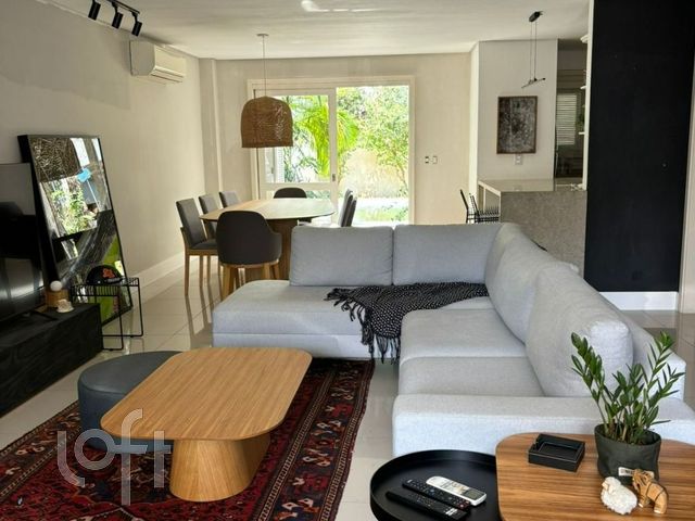 Casa com 226m², 4 dormitórios, 1 suíte, 4 vagas, Menino Deus em Porto Alegre