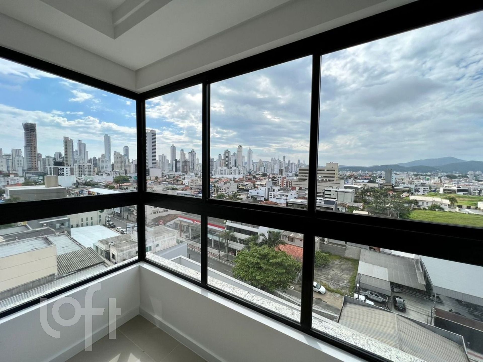 Apartamentos com 76m², 2 quartos, 1 suíte, 2 garagens, no bairro Centro em Balneário Camboriú