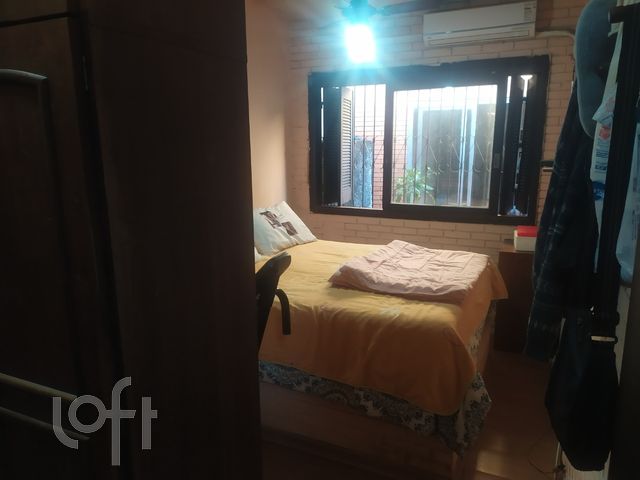 Casa com 200m², 3 dormitórios, 4 vagas, Menino Deus em Porto Alegre