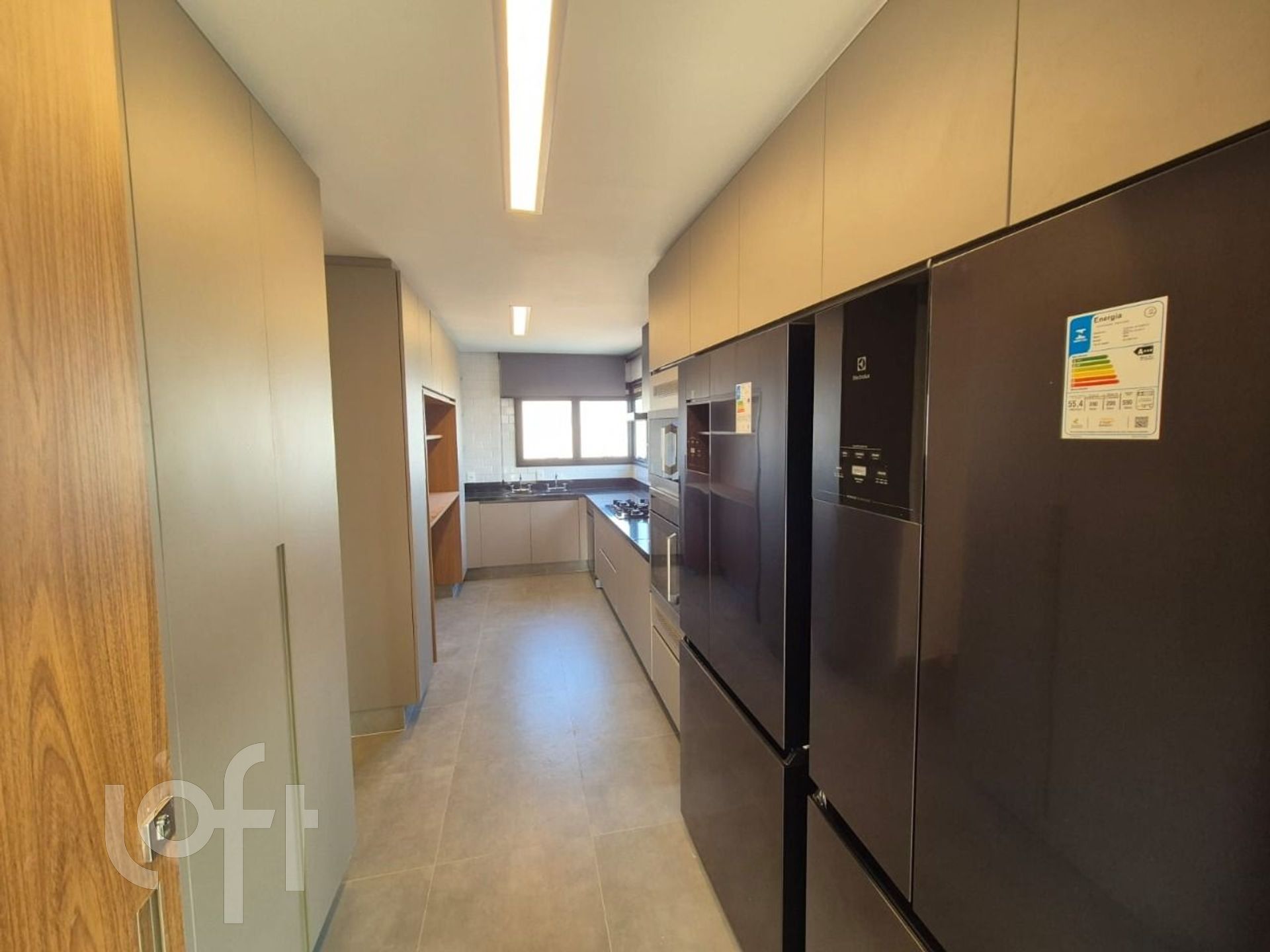 Apartamento à venda com 3 quartos, 226m² - Foto 6