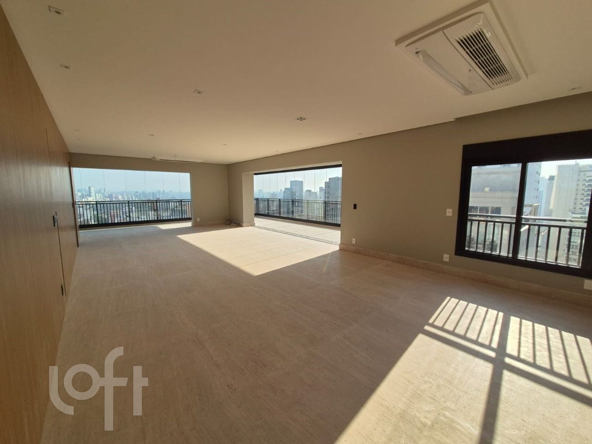 Apartamento à venda com 3 quartos, 226m² - Foto 1