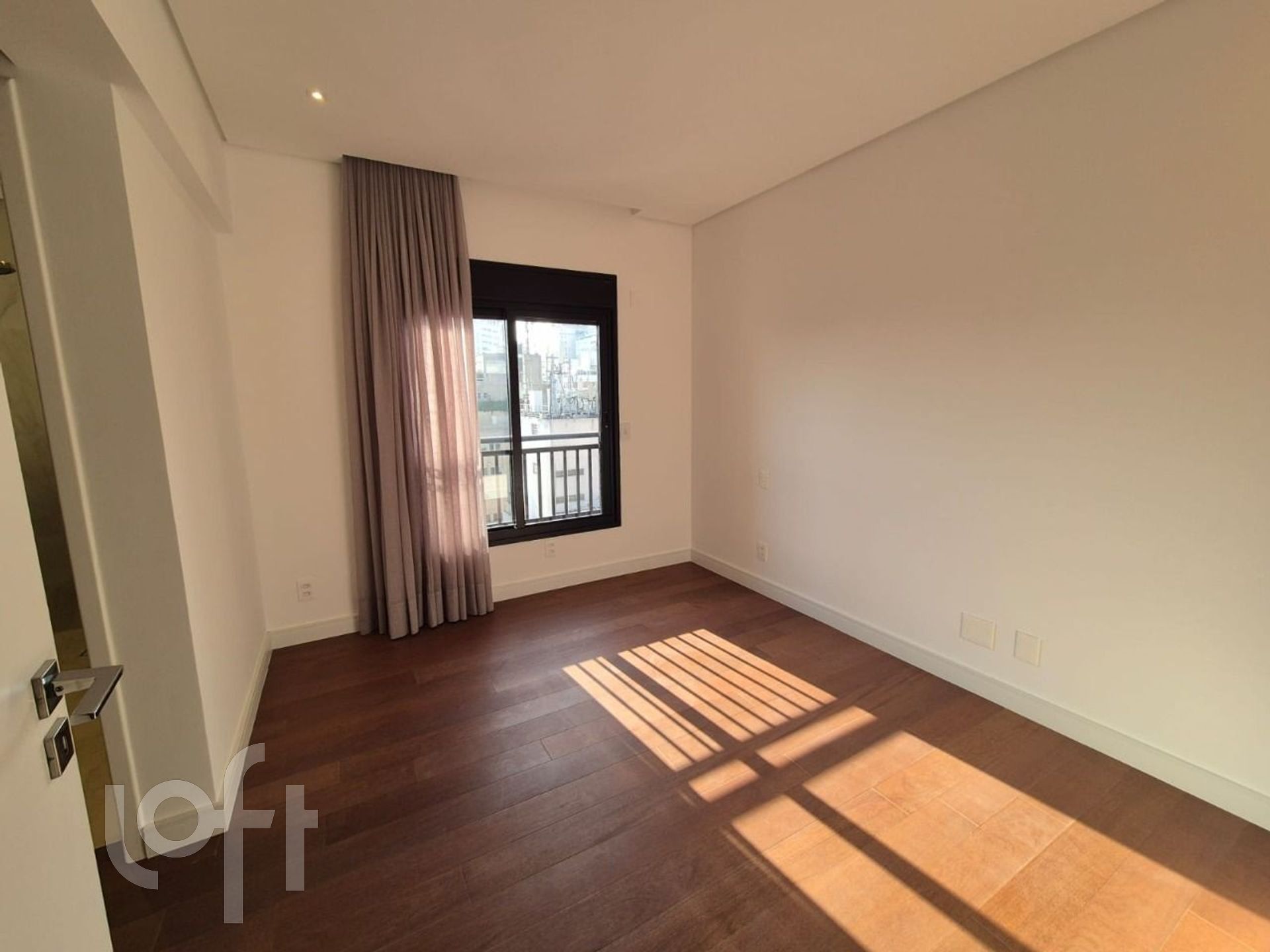 Apartamento à venda com 3 quartos, 226m² - Foto 2