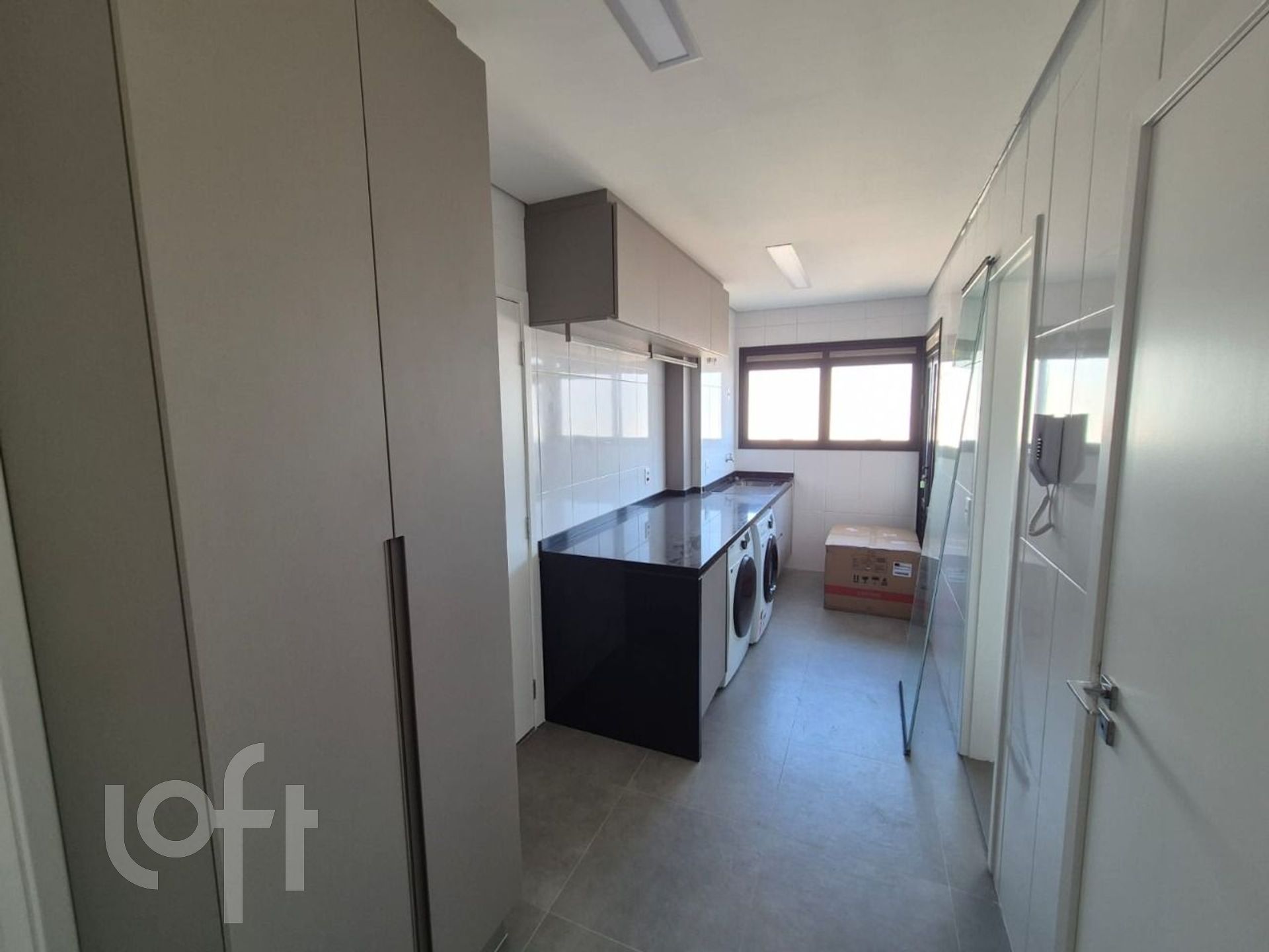 Apartamento à venda com 3 quartos, 226m² - Foto 9