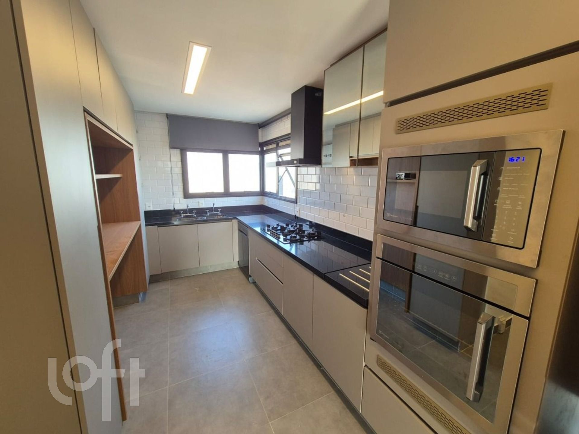 Apartamento à venda com 3 quartos, 226m² - Foto 7