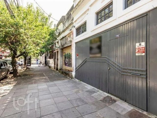 Casa com 260m², 3 dormitórios, 2 vagas, Menino Deus em Porto Alegre