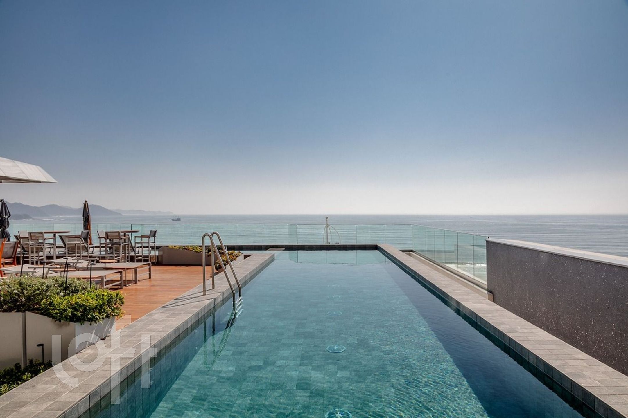 Apartamento à venda em Barra Sul com 248 m², 4 quartos, 4 suítes, 4 vagas