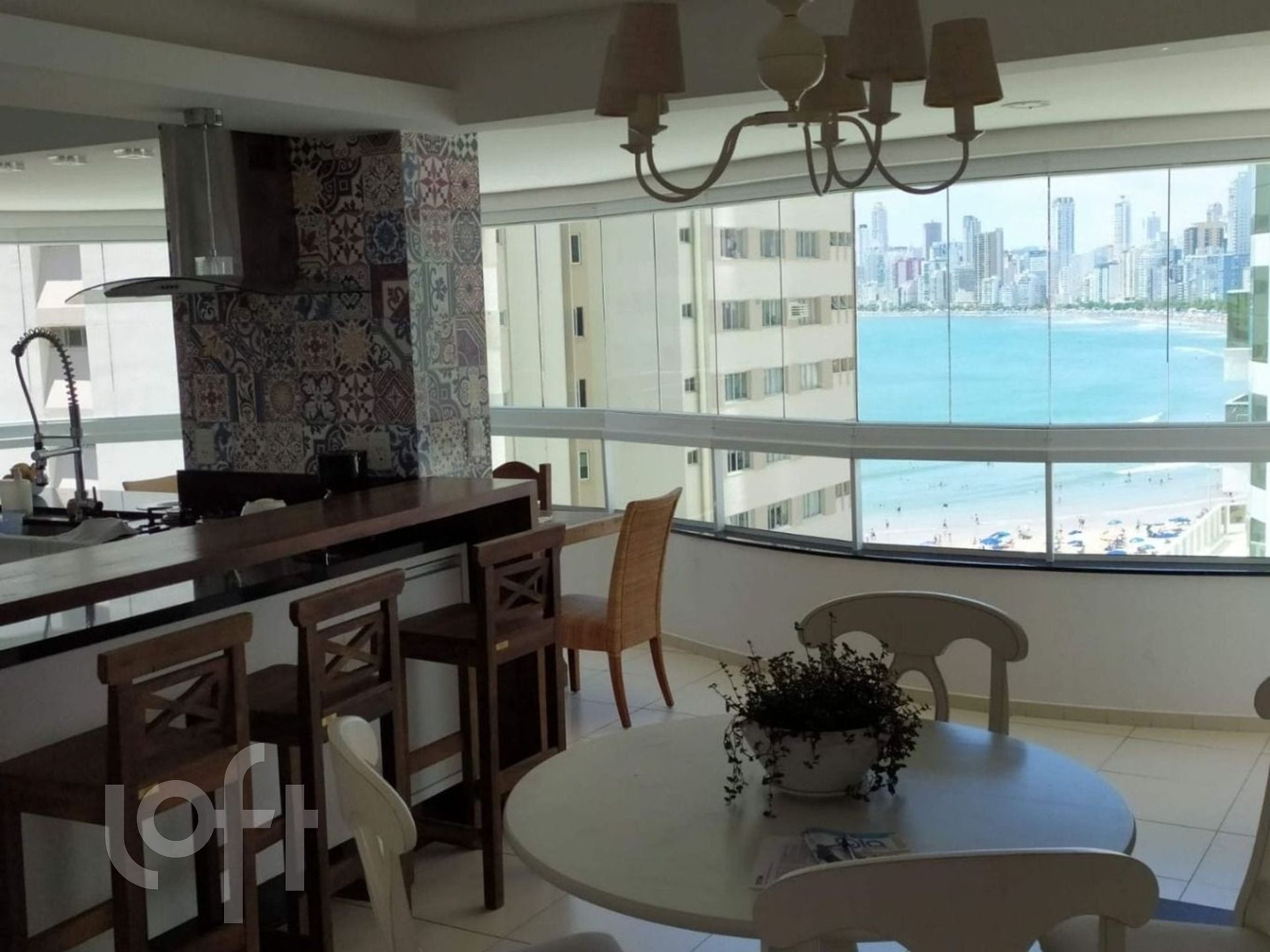Apartamentos com 156m², 3 quartos, 3 suítes, 2 garagens, no bairro Pioneiros em Balneário Camboriú