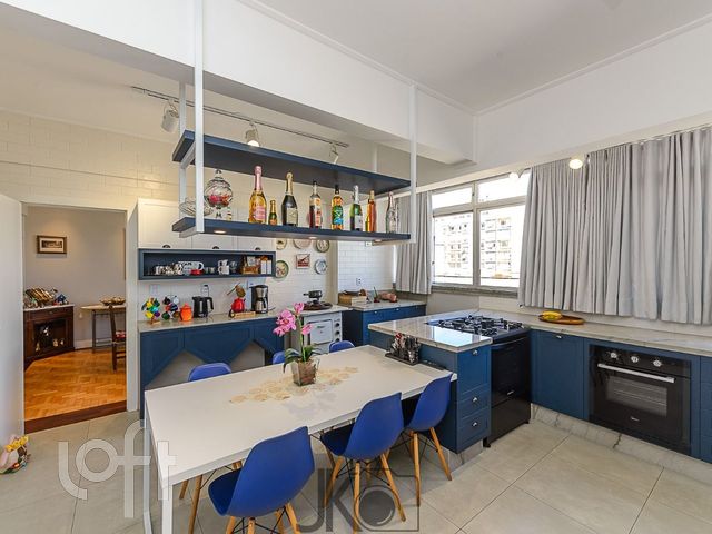 Apartamento com 206m², 4 dormitórios, 1 suíte, 1 vaga, Independência em Porto Alegre