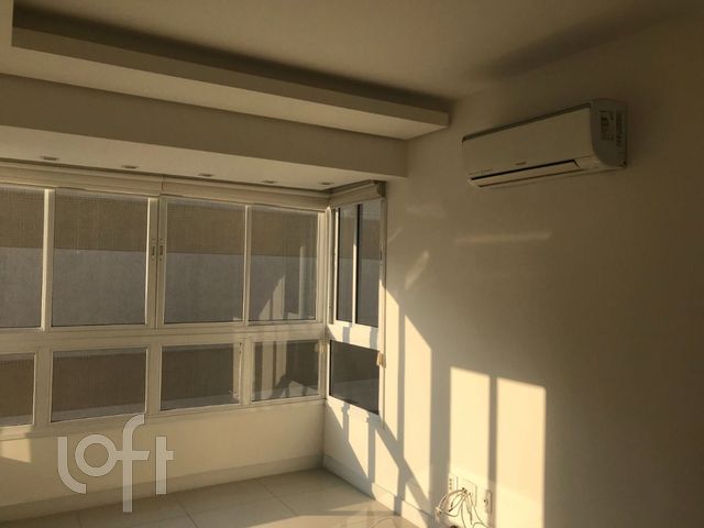 Apartamento com 64m², 2 dormitórios, 1 suíte, 2 vagas, Higienópolis em Porto Alegre